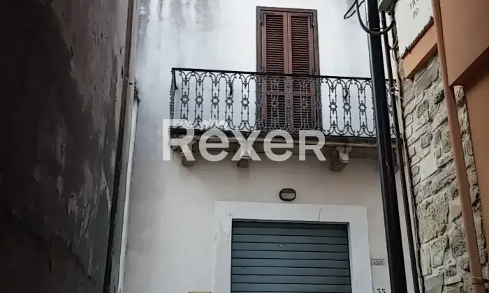 Rexer-Alanno-Palazzo-Signorile-al-centro-del-paese-Altro