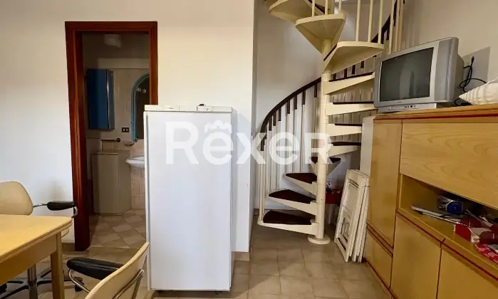 Rexer-Margherita-di-Savoia-Appartamento-al-primo-piano-con-mansarda-e-terrazzi-Isola-Verde-Altro