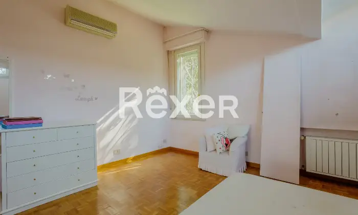 Rexer-Livorno-Villa-singola-con-piscina-Altro