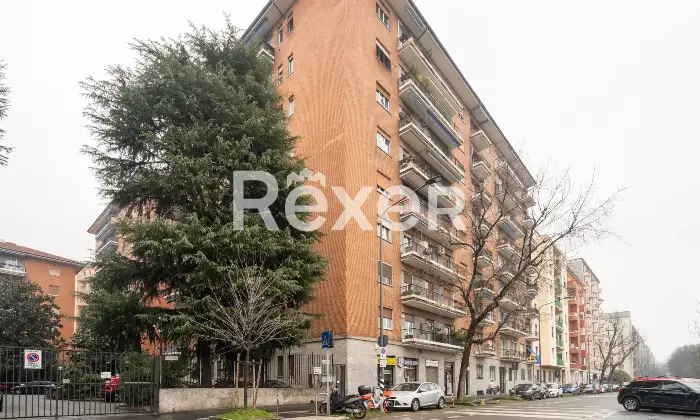 Rexer-Milano-Viale-Caterina-da-Forl-n-Appartamento-panoramico-con-Box-Altro