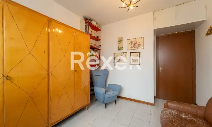 Rexer-Milano-Luminoso-quadrilocale-con-terrazzino-cantina-e-box-auto-Camera