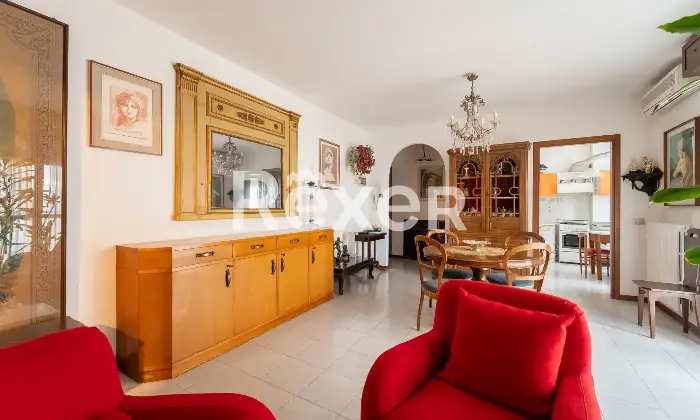 Rexer-Milano-Luminoso-quadrilocale-con-terrazzino-cantina-e-box-auto-Salone