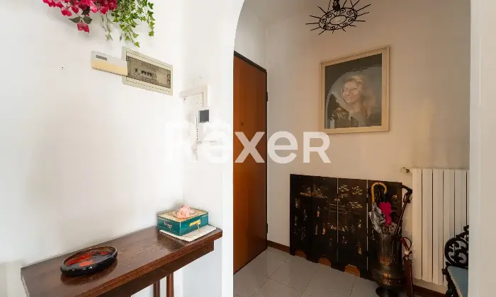 Rexer-Milano-Luminoso-quadrilocale-con-terrazzino-cantina-e-box-auto-Ingresso