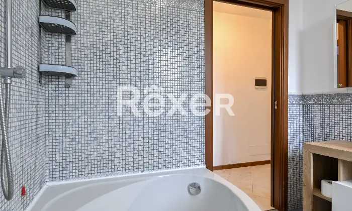Rexer-Boltiere-Trelocali-moderno-con-box-Altro