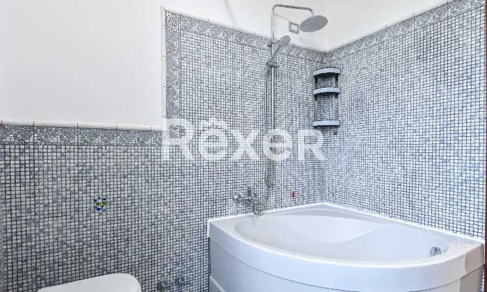 Rexer-Boltiere-Trelocali-moderno-con-box-Altro