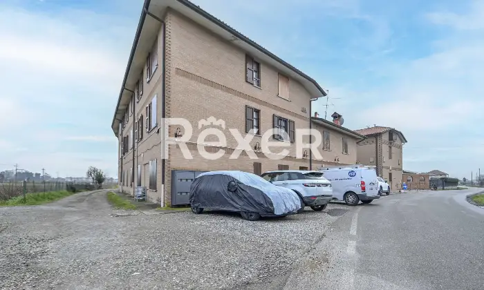 Rexer-Boltiere-Trelocali-moderno-con-box-Altro