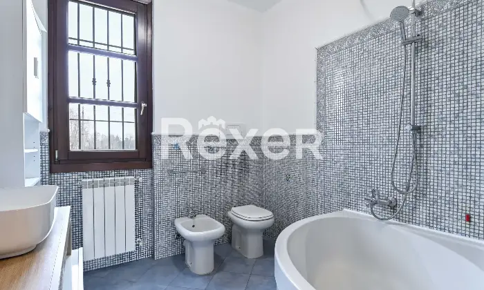 Rexer-Boltiere-Trelocali-moderno-con-box-Altro