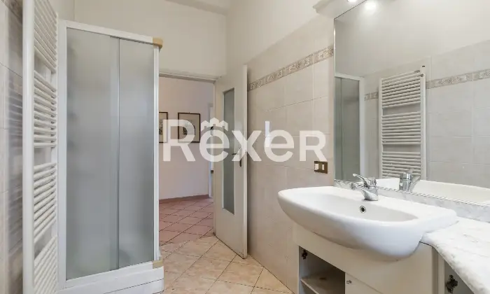 Rexer-Novate-Milanese-Ampio-appartamento-in-casa-bifamiliare-semiindipendente-Bagno