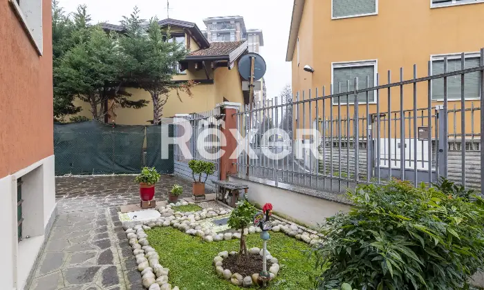 Rexer-Novate-Milanese-Ampio-appartamento-in-casa-bifamiliare-semiindipendente-Giardino