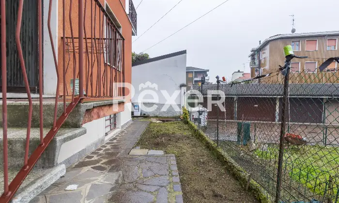 Rexer-Novate-Milanese-Ampio-appartamento-in-casa-bifamiliare-semiindipendente-Esterno