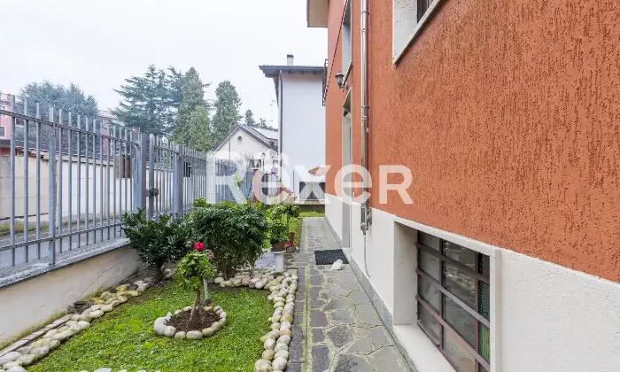 Rexer-Novate-Milanese-Ampio-appartamento-in-casa-bifamiliare-semiindipendente-Giardino