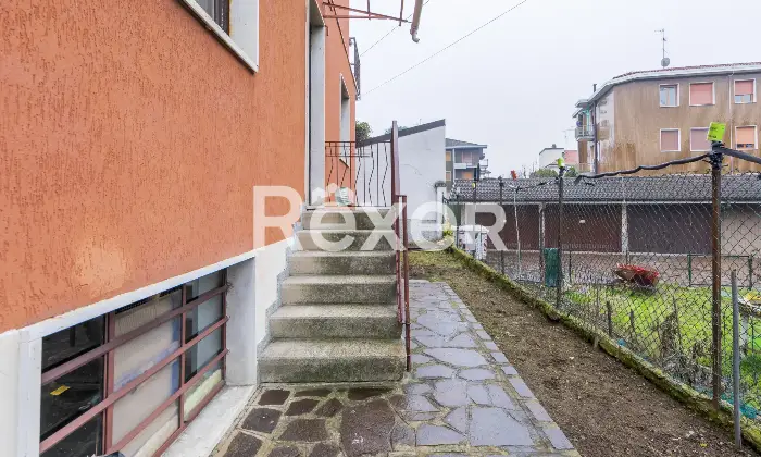 Rexer-Novate-Milanese-Ampio-appartamento-in-casa-bifamiliare-semiindipendente-Esterno