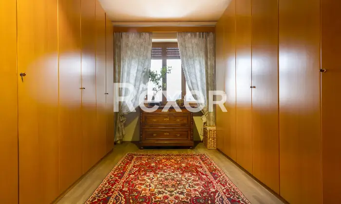 Rexer-Torino-AMPIA-ED-ELEGANTE-CASA-CON-BOX-Stanza-guardaroba