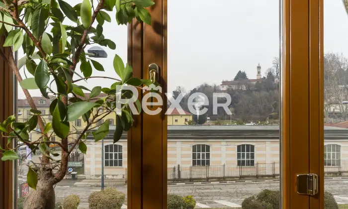 Rexer-Torino-AMPIA-ED-ELEGANTE-CASA-CON-BOX-Vista