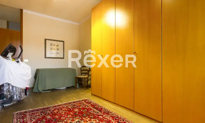 Rexer-Torino-AMPIA-ED-ELEGANTE-CASA-CON-BOX-Stanza-guardaroba