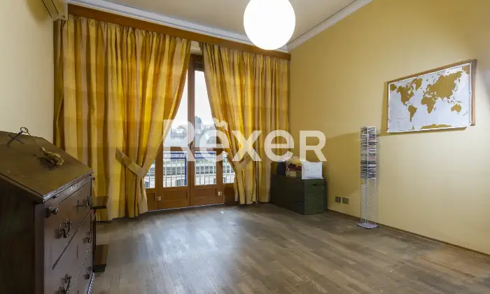 Rexer-Torino-AMPIA-ED-ELEGANTE-CASA-CON-BOX-Camera