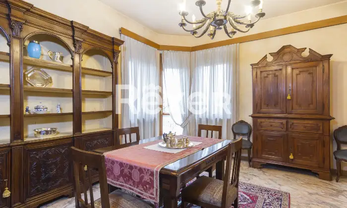 Rexer-Torino-AMPIA-ED-ELEGANTE-CASA-CON-BOX-Sala-da-pranzo