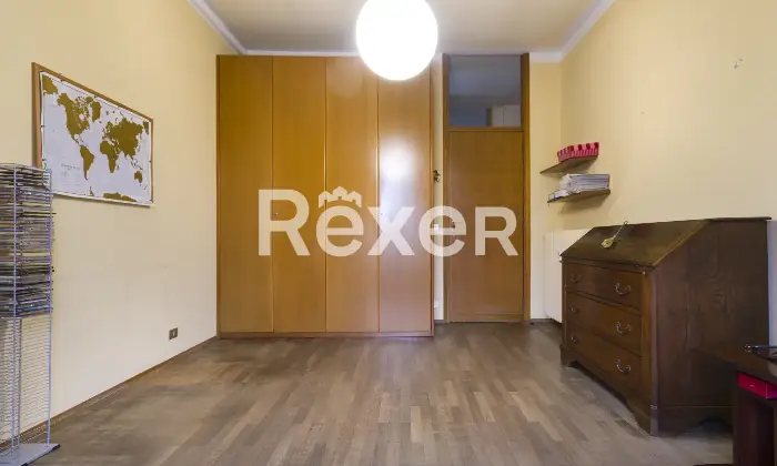 Rexer-Torino-AMPIA-ED-ELEGANTE-CASA-CON-BOX-Camera