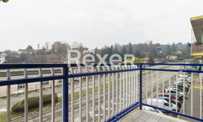 Rexer-Torino-AMPIA-ED-ELEGANTE-CASA-CON-BOX-Balcone