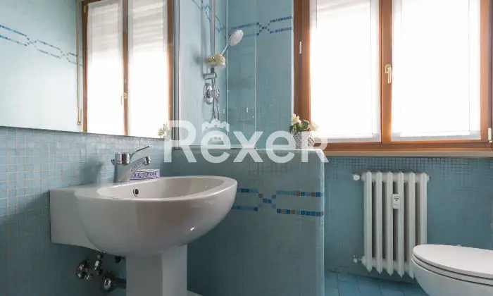 Rexer-Torino-AMPIA-ED-ELEGANTE-CASA-CON-BOX-Bagno-di-servizio