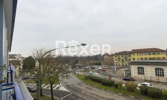 Rexer-Torino-AMPIA-ED-ELEGANTE-CASA-CON-BOX-Vista