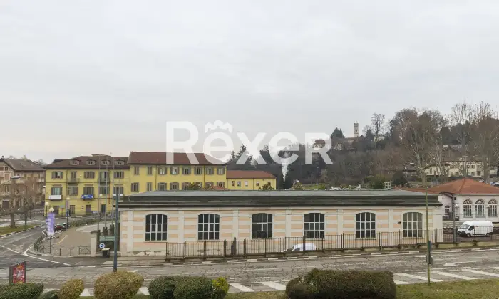 Rexer-Torino-AMPIA-ED-ELEGANTE-CASA-CON-BOX-Vista