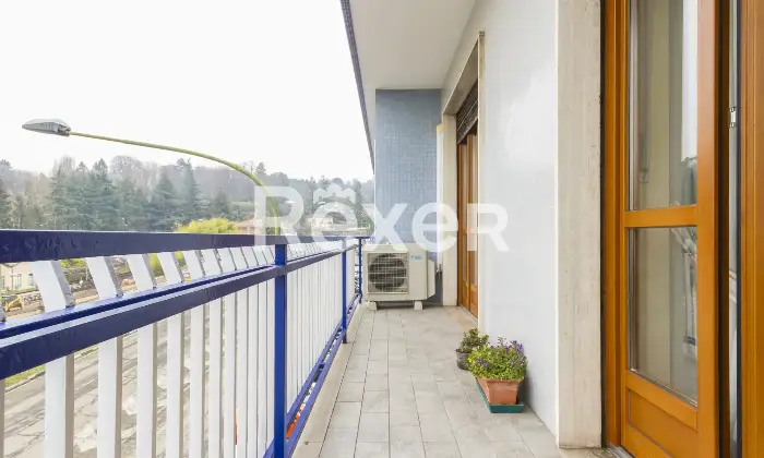 Rexer-Torino-AMPIA-ED-ELEGANTE-CASA-CON-BOX-Balcone