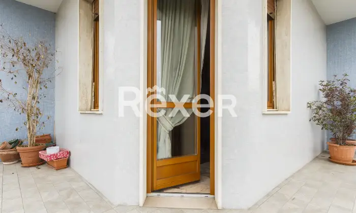 Rexer-Torino-AMPIA-ED-ELEGANTE-CASA-CON-BOX-Balcone