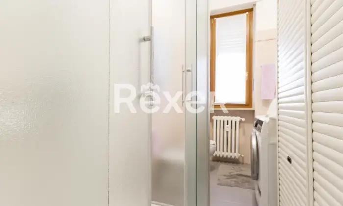 Rexer-Torino-AMPIA-ED-ELEGANTE-CASA-CON-BOX-Bagno