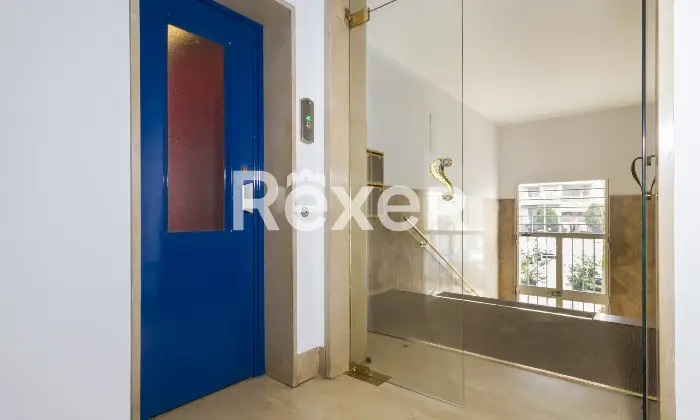 Rexer-Torino-AMPIA-ED-ELEGANTE-CASA-CON-BOX-Ascensore