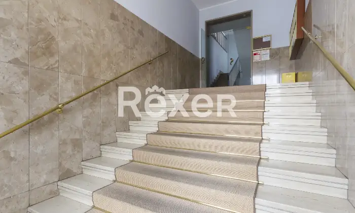Rexer-Torino-AMPIA-ED-ELEGANTE-CASA-CON-BOX-Zone-comuni