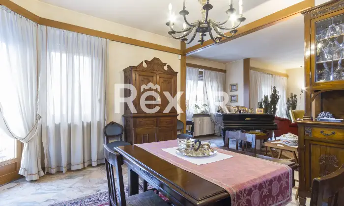 Rexer-Torino-AMPIA-ED-ELEGANTE-CASA-CON-BOX-Sala-da-pranzo