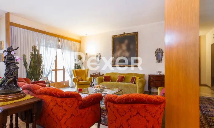 Rexer-Torino-AMPIA-ED-ELEGANTE-CASA-CON-BOX-Salone