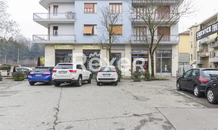 Rexer-Torino-AMPIA-ED-ELEGANTE-CASA-CON-BOX-Facciata