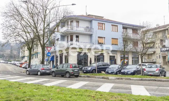 Rexer-Torino-AMPIA-ED-ELEGANTE-CASA-CON-BOX-Facciata