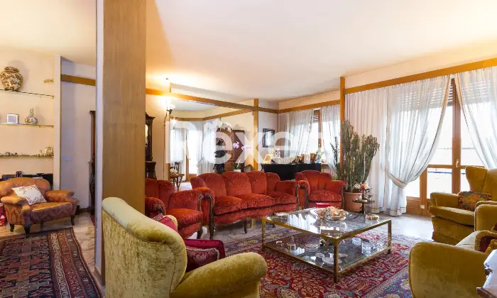 Rexer-Torino-AMPIA-ED-ELEGANTE-CASA-CON-BOX-Salone