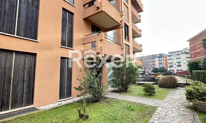 Rexer-LavenoMombello-Trilocale-ristrutturato-con-vista-lago-Via-Miralago-LavenoMombello-VA-Altro