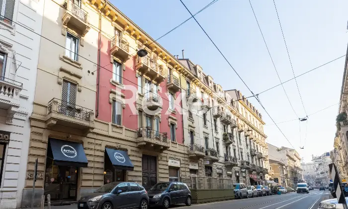 Rexer-Milano-Ultimo-piano-bilocale-facilmente-trasformabile-Facciata