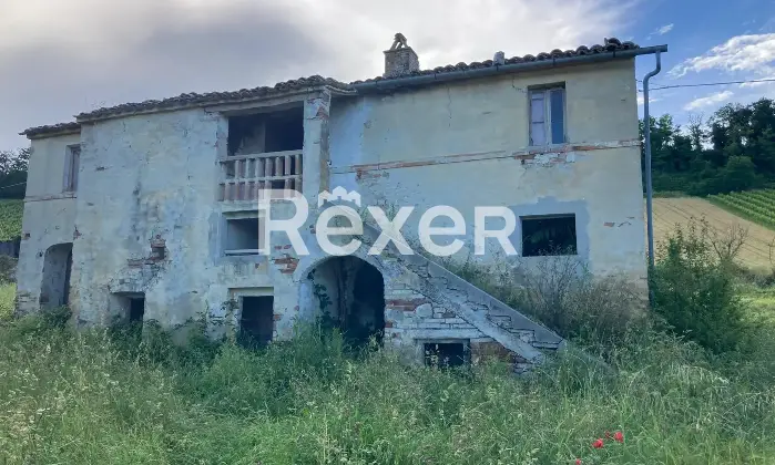 Rexer-Ortezzano-Casale-rurale-con-terreno-edificabile-Giardino