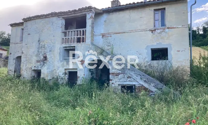 Rexer-Ortezzano-Casale-rurale-con-terreno-edificabile-Giardino