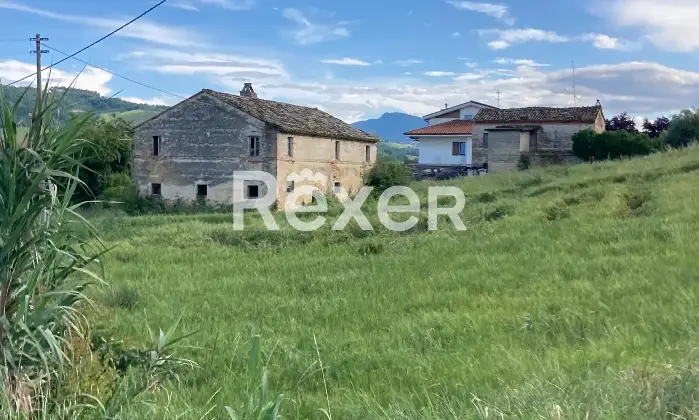 Rexer-Ortezzano-Casale-rurale-con-terreno-edificabile-Terrazzo