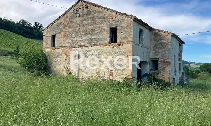 Rexer-Ortezzano-Casale-rurale-con-terreno-edificabile-Terrazzo