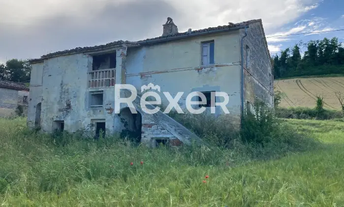 Rexer-Ortezzano-Casale-rurale-con-terreno-edificabile-Terrazzo