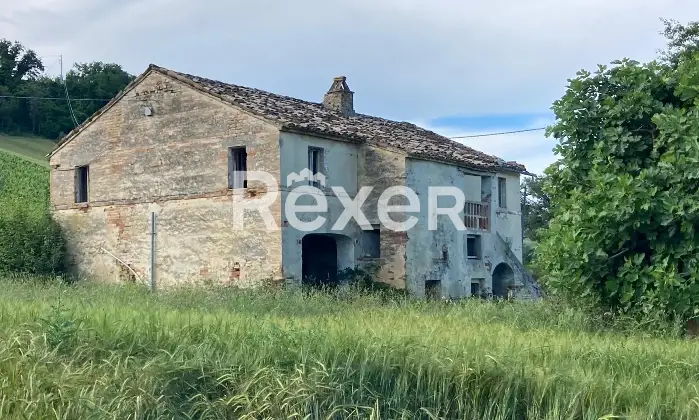 Rexer-Ortezzano-Casale-rurale-con-terreno-edificabile-Terrazzo