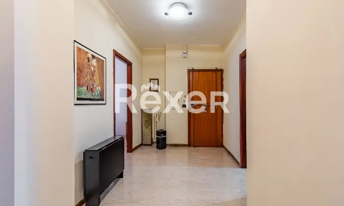 Rexer-Torino-BORGO-VITTORIA-TRILOCALE-AMPIA-METRATURA-Corridoio