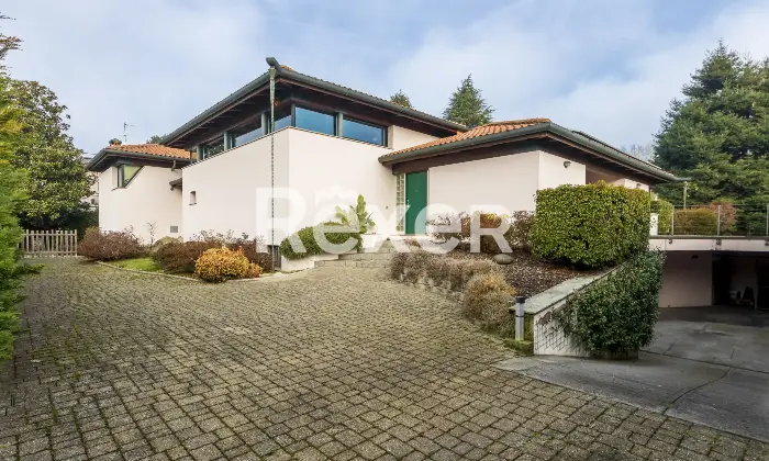 Rexer-Arsago-Seprio-Villa-singola-con-giardino-ampio-e-curato-Esterno