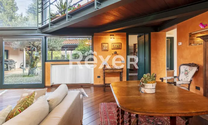 Rexer-Arsago-Seprio-Villa-singola-con-giardino-ampio-e-curato-Soggiorno