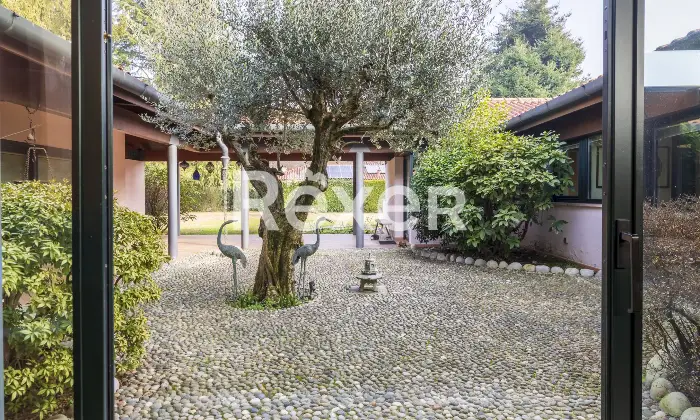 Rexer-Arsago-Seprio-Villa-singola-con-giardino-ampio-e-curato-Esterno