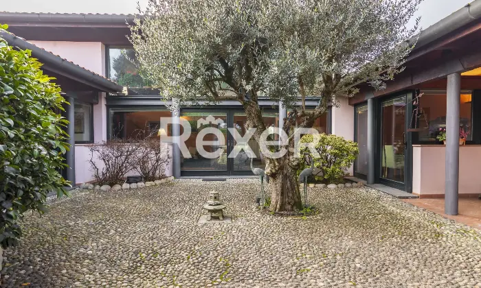 Rexer-Arsago-Seprio-Villa-singola-con-giardino-ampio-e-curato-Esterno