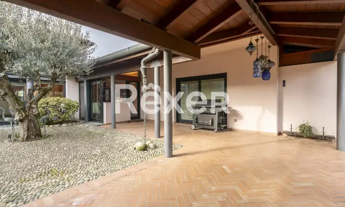 Rexer-Arsago-Seprio-Villa-singola-con-giardino-ampio-e-curato-Veranda